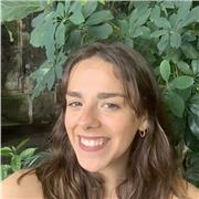 Vous cherchez une professeure qui sera à l'écoute de votre enfant pour l'élever au maximum ? Me voici !